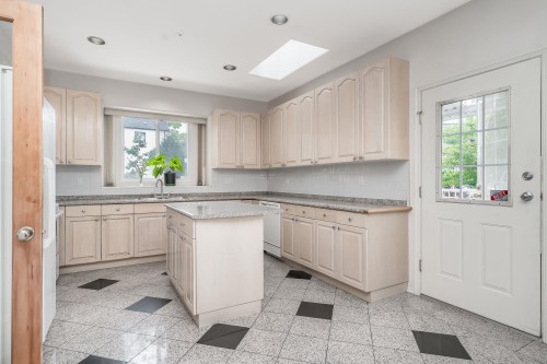 2304 Garden Drive, Vancouver, BC 