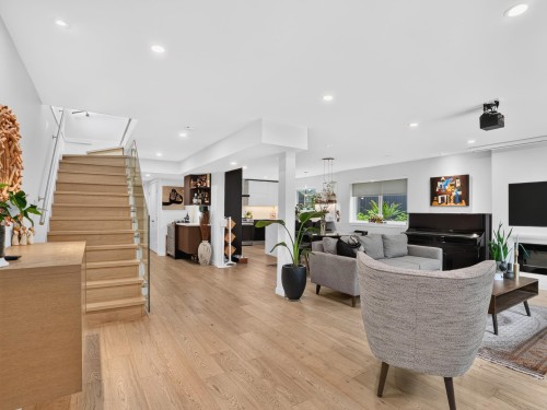514 28th Street W North Vancouver, BC V7N 2J5