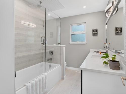 514 28Th Street W, North Vancouver, BC 