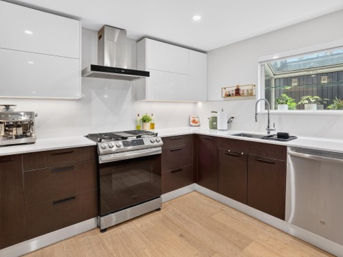 514 28Th Street W, North Vancouver, BC 