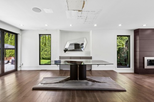 4577 Capilano Road, North Vancouver, BC 