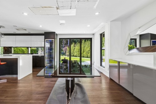 4577 Capilano Road, North Vancouver, BC 