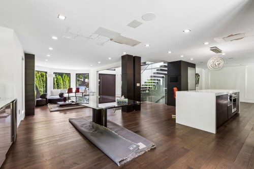 4577 Capilano Road, North Vancouver, BC 