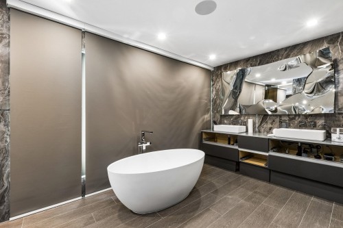 4577 Capilano Road, North Vancouver, BC 