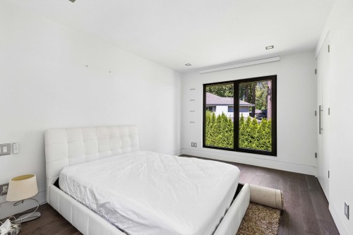 4577 Capilano Road, North Vancouver, BC 