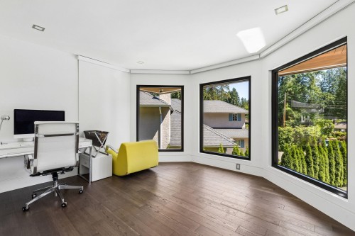 4577 Capilano Road, North Vancouver, BC 