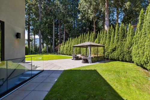 4577 Capilano Road, North Vancouver, BC 