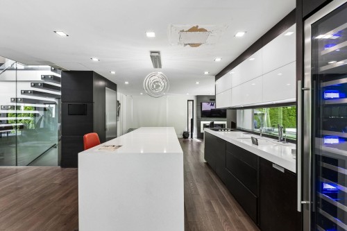 4577 Capilano Road, North Vancouver, BC 