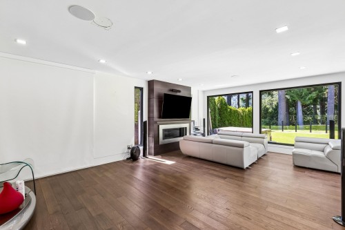 4577 Capilano Road, North Vancouver, BC 