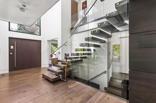 4577 Capilano Road, North Vancouver, BC 