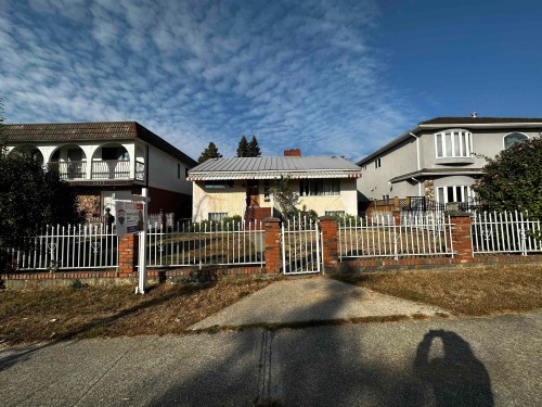 2621 8Th Avenue E, Vancouver, BC 