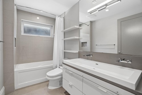 4481 15Th Avenue W, Vancouver, BC 
