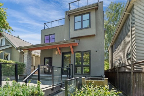 4481 15Th Avenue W, Vancouver, BC 