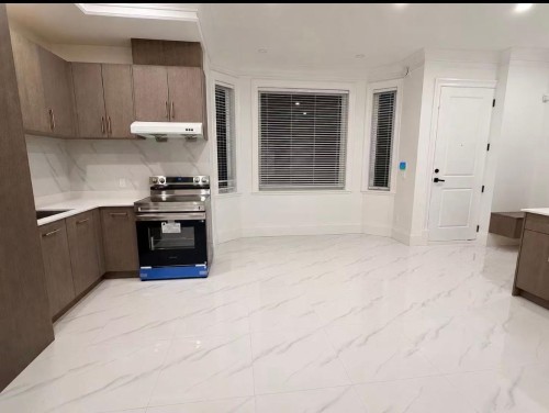 402 west 24 Street , North Vancouver, BC V7M 2W9 2