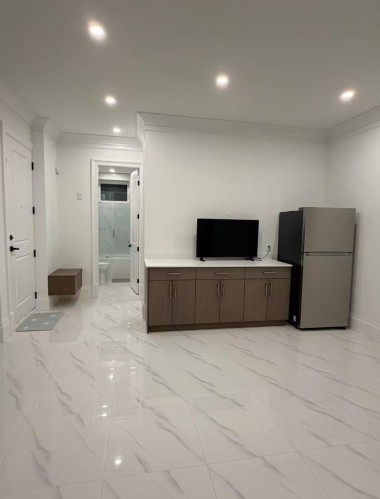 402 west 24 Street , North Vancouver, BC V7M 2W9 4