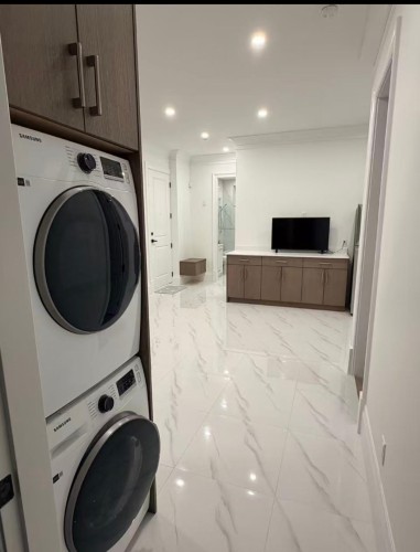402 west 24 Street , North Vancouver, BC V7M 2W9 5