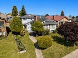 431 Glenbrook Drive New Westminster, BC V3L 5J3