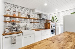 202-1199 Seymour Street  Vancouver, BC V6B 1K3