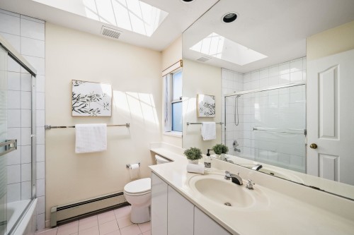 455 26Th Avenue W, Vancouver, BC 