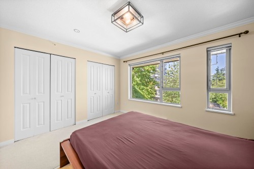131-9229 University Crescent, Burnaby, BC - Indoor Photo Showing Bedroom