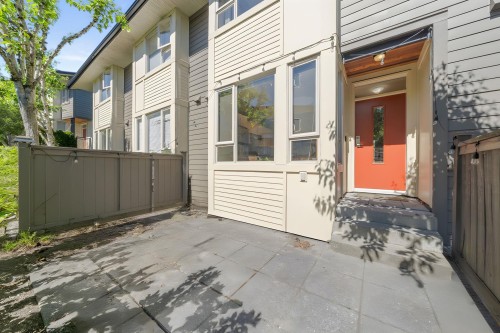131-9229 University Crescent, Burnaby, BC - Outdoor