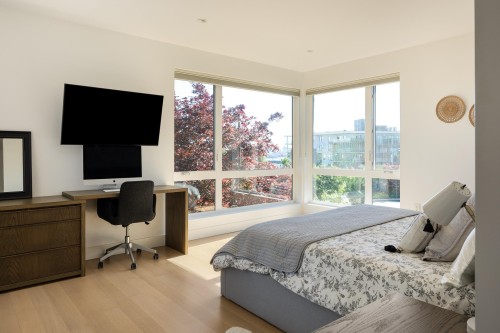 452 4Th Street E, North Vancouver, BC 