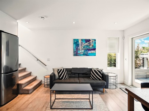 452 4Th Street E, North Vancouver, BC 