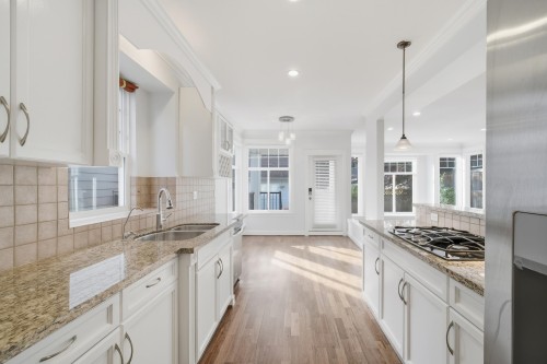 2411 George Street, North Vancouver, BC 