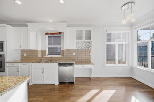 2411 George Street, North Vancouver, BC 