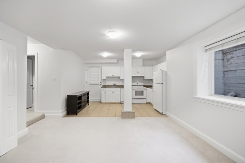 2411 George Street, North Vancouver, BC 
