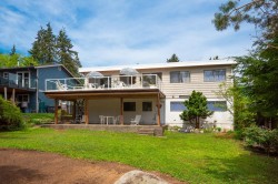 4057 Violet Street  North Vancouver, BC V7G 1E4