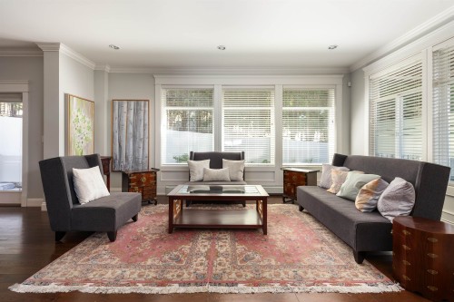 362 21St Street E, North Vancouver, BC 