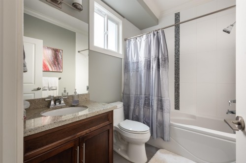 362 21St Street E, North Vancouver, BC 