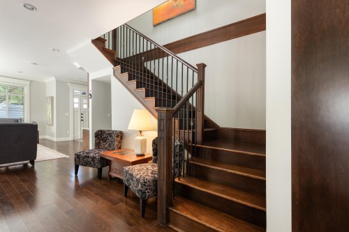 362 21St Street E, North Vancouver, BC 
