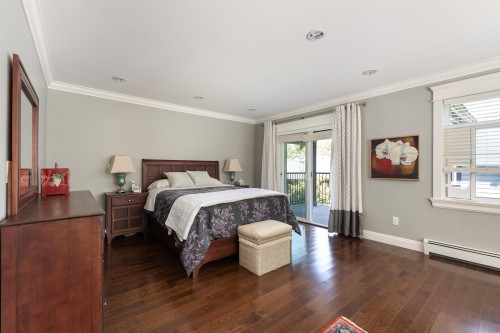 362 21St Street E, North Vancouver, BC 