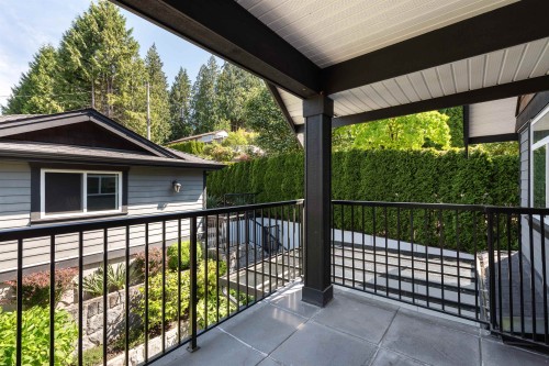 362 21St Street E, North Vancouver, BC 