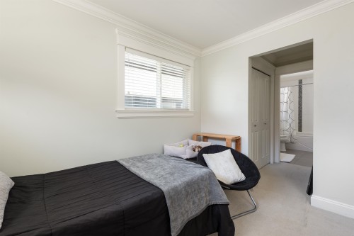 362 21St Street E, North Vancouver, BC 