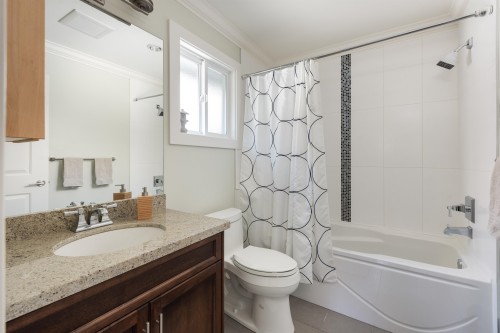 362 21St Street E, North Vancouver, BC 
