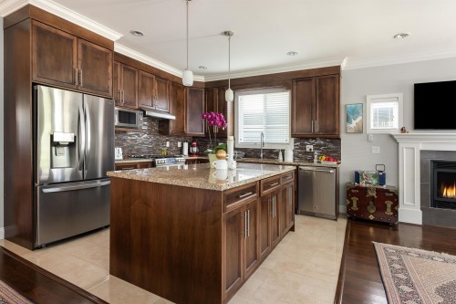 362 21St Street E, North Vancouver, BC 