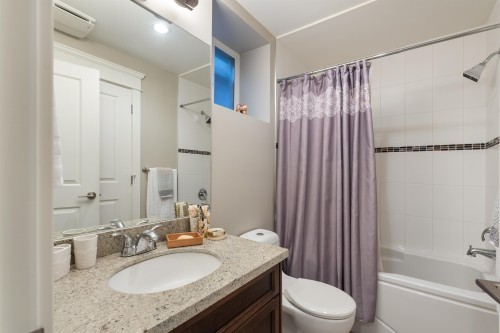 362 21St Street E, North Vancouver, BC 