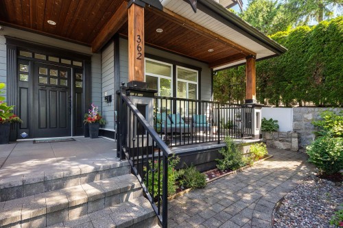 362 21St Street E, North Vancouver, BC 