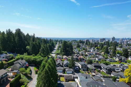 362 21St Street E, North Vancouver, BC 