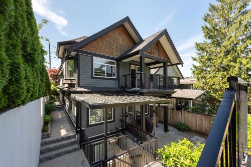 362 21St Street E, North Vancouver, BC 