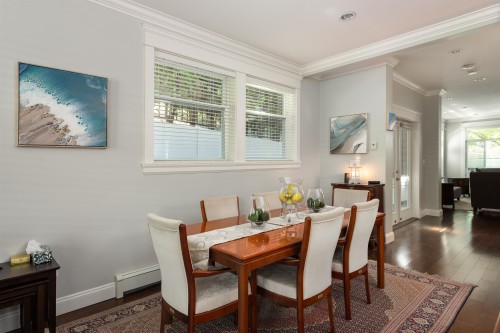 362 21St Street E, North Vancouver, BC 