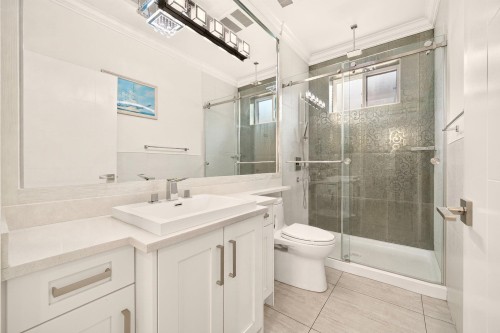 5886 Sherbrooke Street, Vancouver, BC - Indoor Photo Showing Bathroom