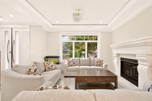 5886 Sherbrooke Street, Vancouver, BC - Indoor Photo Showing Living Room With Fireplace