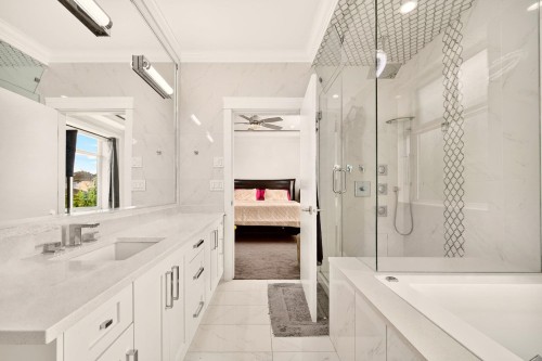 5886 Sherbrooke Street, Vancouver, BC - Indoor Photo Showing Bathroom