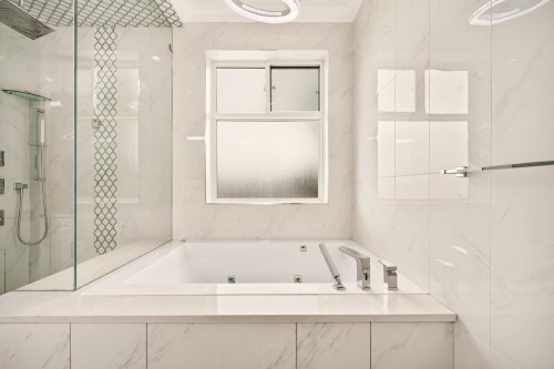 5886 Sherbrooke Street, Vancouver, BC - Indoor Photo Showing Bathroom