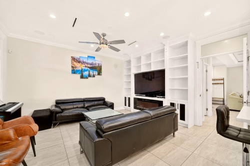 5886 Sherbrooke Street, Vancouver, BC - Indoor