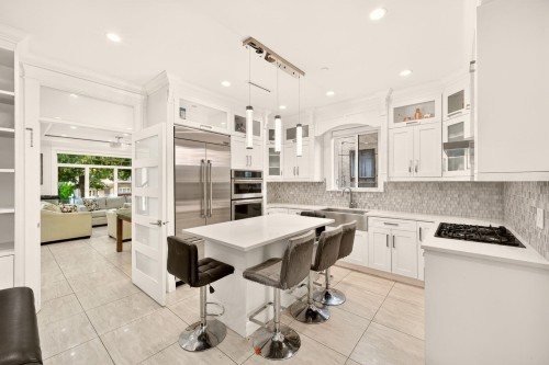 5886 Sherbrooke Street, Vancouver, BC - Indoor Photo Showing Kitchen With Upgraded Kitchen
